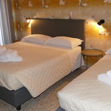 Hotel Spring Римини Экстерьер фото
