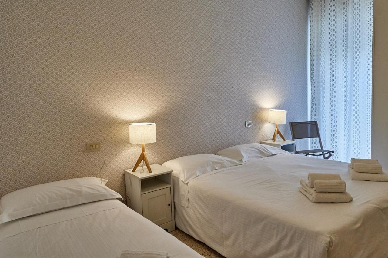 Hotel Spring Римини Экстерьер фото