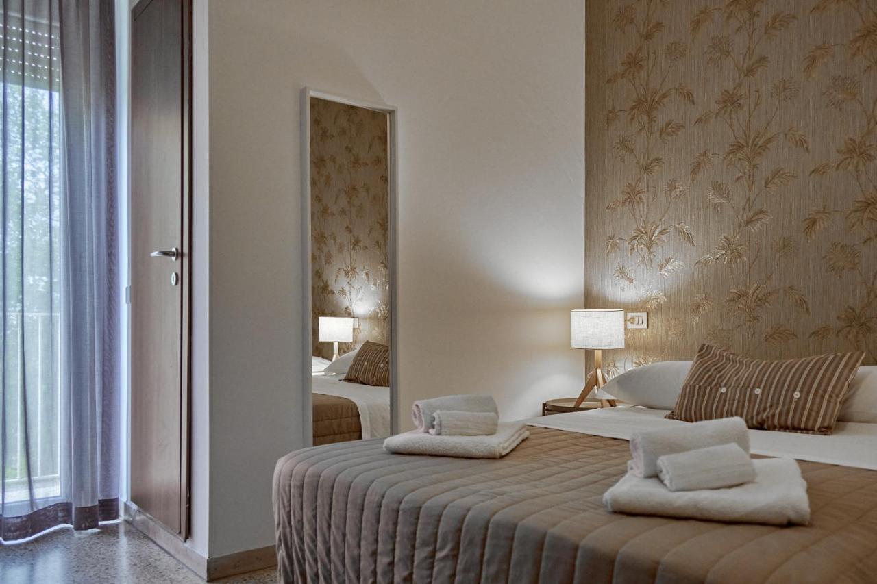 Hotel Spring Римини Экстерьер фото