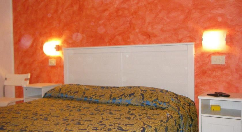 Hotel Spring Римини Экстерьер фото