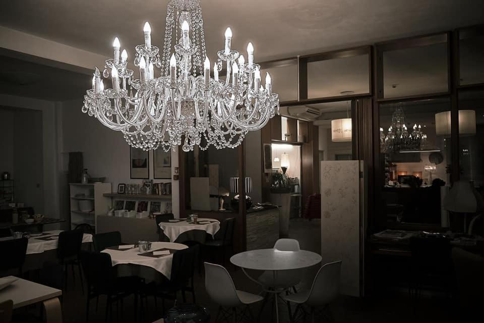 Hotel Spring Римини Экстерьер фото